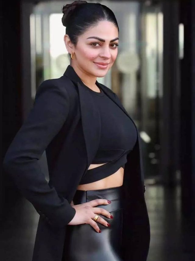 97520607Happy Bithday Neeru Bajwa : बिथड़े के मोके में नीरू बाजवा के बारे में कुछ बाते बताते हैं